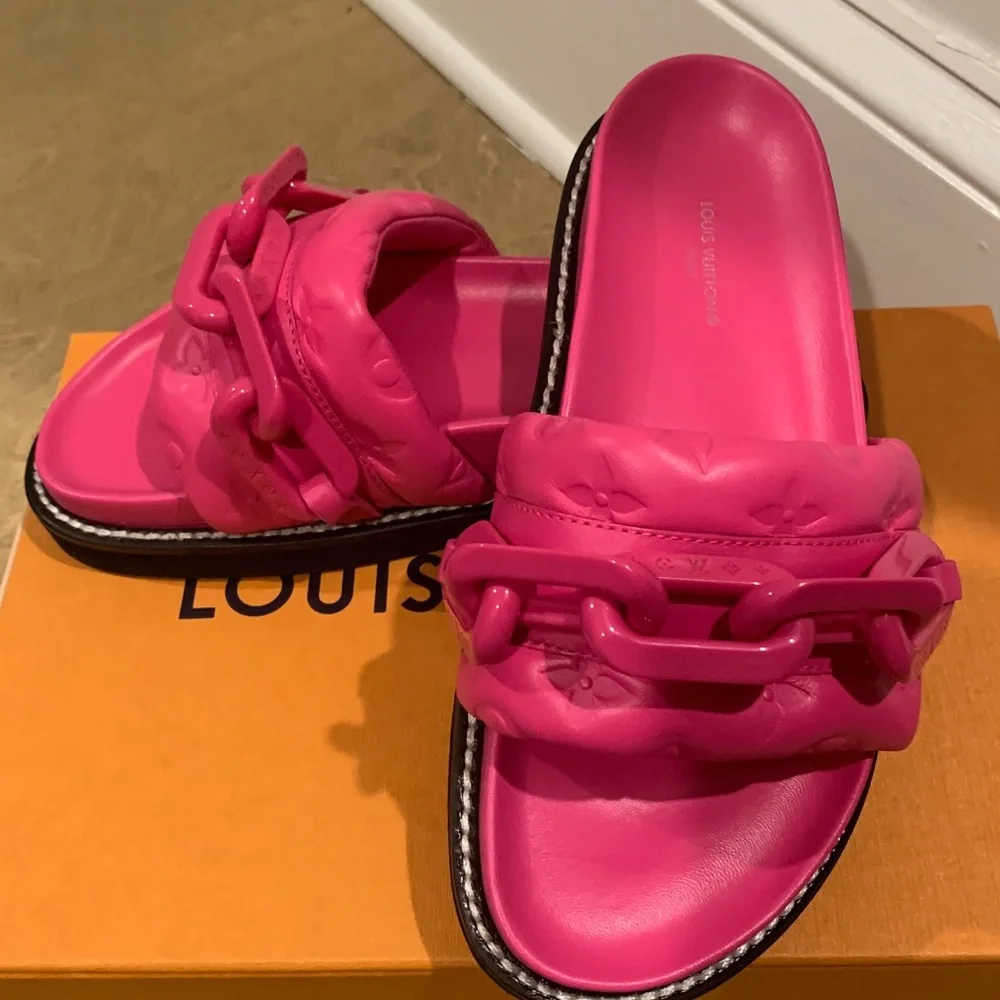 Louis Vuitton Fuchsia Chain Mules - Picture 4 of 8